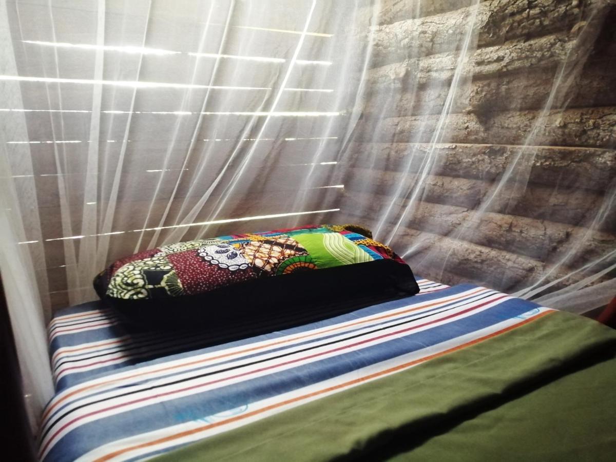 Murchison Backpackers Masindi Eksteriør bilde